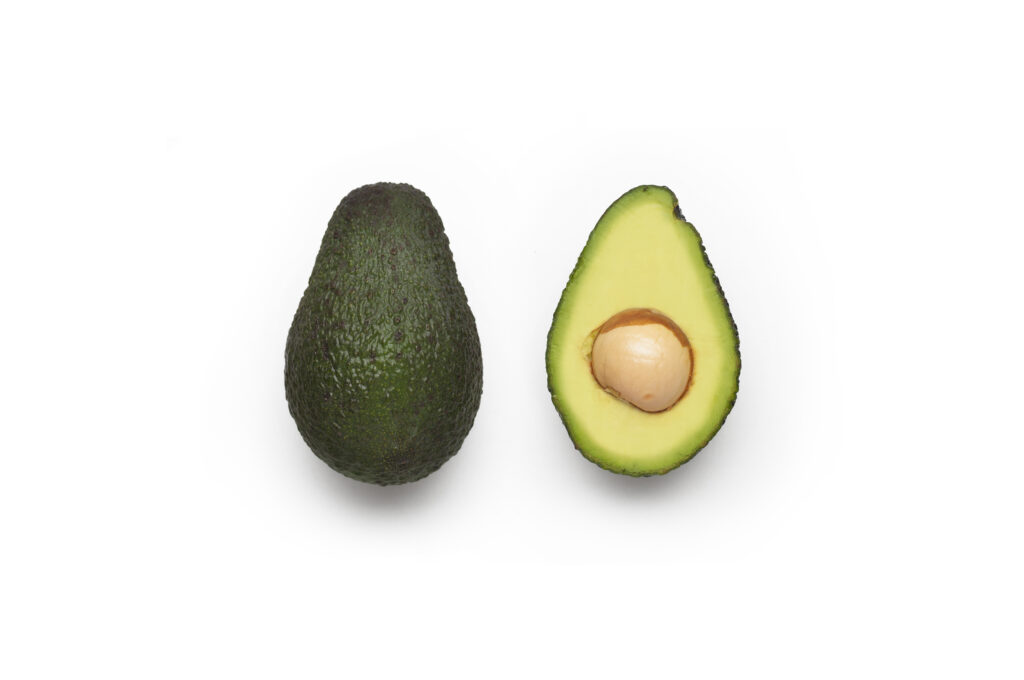 Avocado set geïsoleerd op witte achtergrond